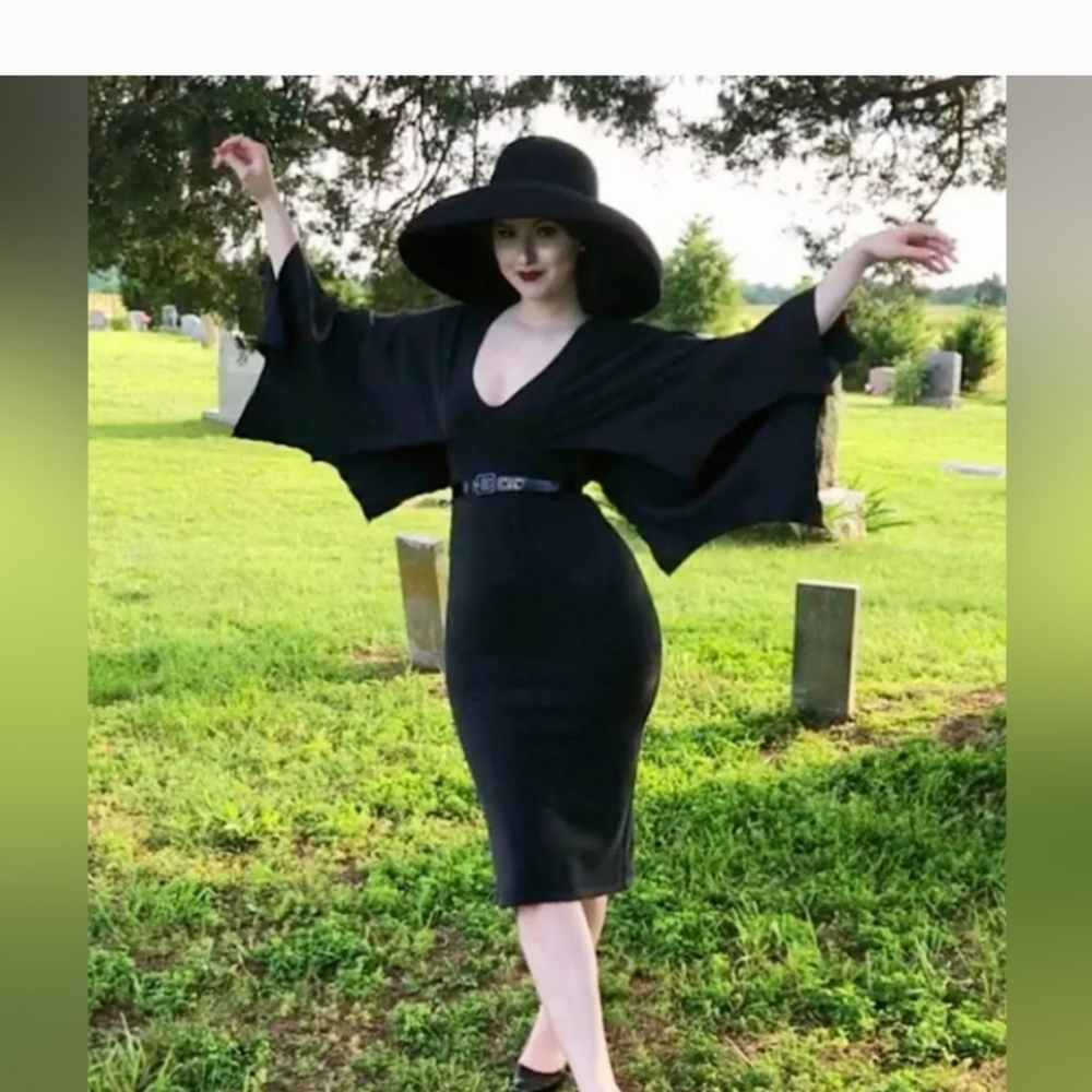 Retrolicious Creature of the night dress